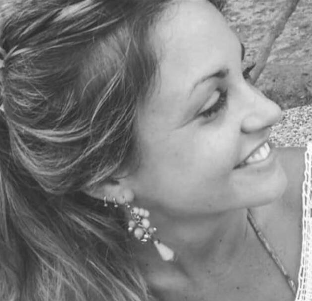 Jazmin Carranza: Expert graphic designer, digital artist, and small business branding consultant (12 years experience)